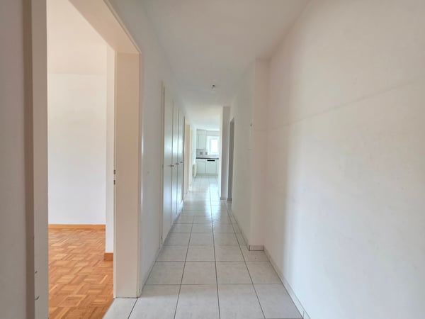 Moderne und grosszügige 4 ZWG per sofort zu vermieten 12