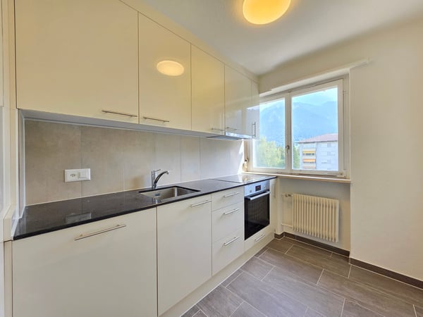 Sanierte 4-Zimmer-Wohnung mit Balkon in Thusis 3