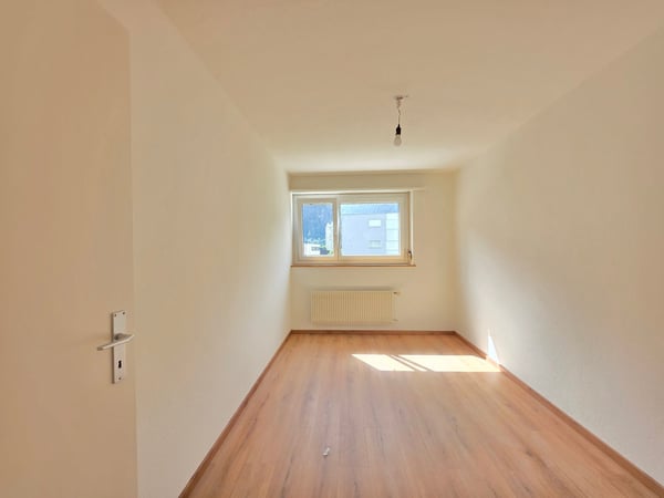 Sanierte 4-Zimmer-Wohnung mit Balkon in Thusis 9