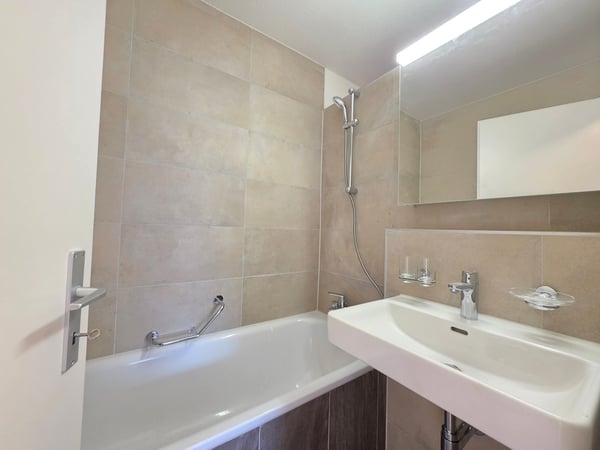 Sanierte 4-Zimmer-Wohnung mit Balkon in Thusis 7
