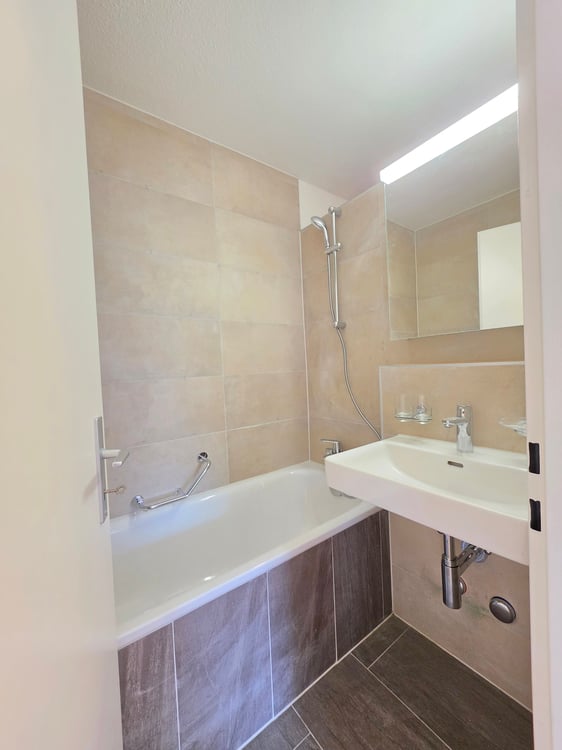 Sanierte 4-Zimmer-Wohnung mit Balkon in Thusis 5
