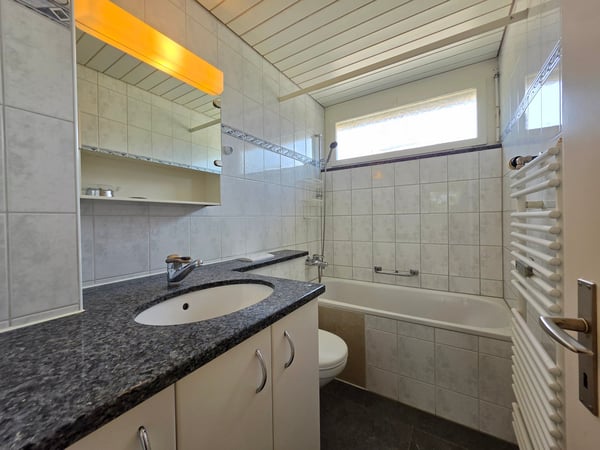 Gemütliche 4-Zimmer-Wohnung mit Balkon und Aussicht auf die Emme! 4