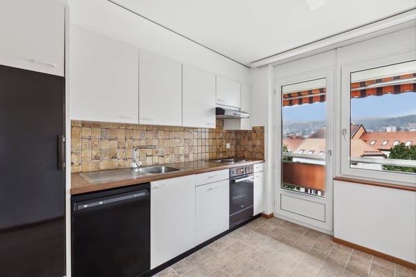 Appartement 3 pièces lumineux avec balcon et vue à La Chaux-de-Fonds 2