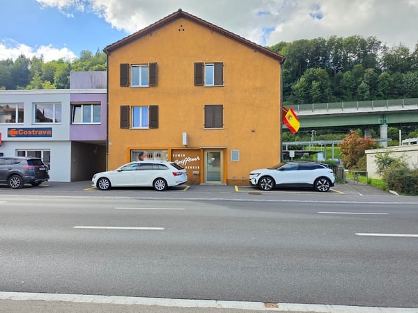 Attraktives Gewerbelokal für Coiffeur oder Detailhandel zu vermieten! 1