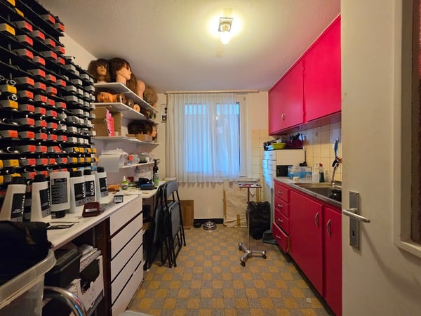 Attraktives Gewerbelokal für Coiffeur oder Detailhandel zu vermieten! 4