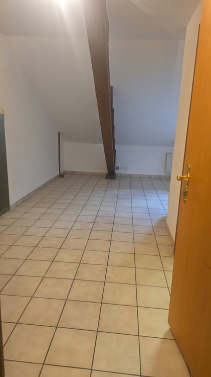 Studio fonctionnel au 4ème étage à Sion, disponible immédiatement 2