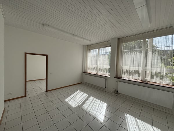 À LOUER – Local commercial / bureaux avec excellente situation à Tramelan 14