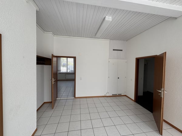 À LOUER – Local commercial / bureaux avec excellente situation à Tramelan 11