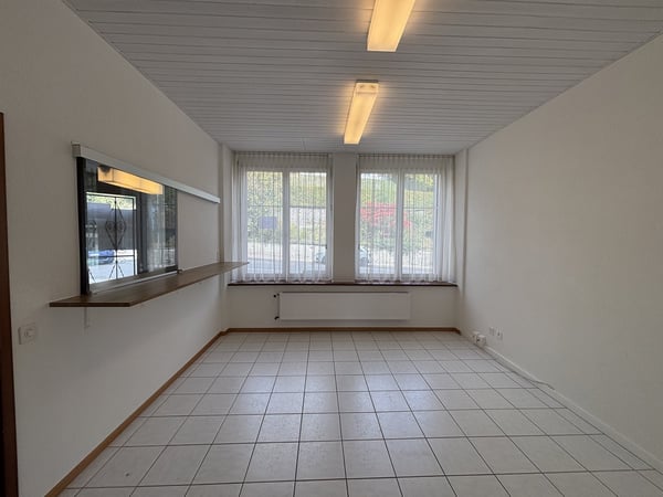 À LOUER – Local commercial / bureaux avec excellente situation à Tramelan 8