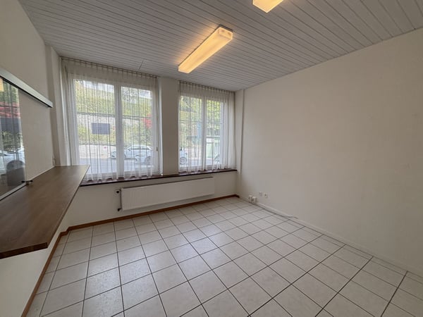 À LOUER – Local commercial / bureaux avec excellente situation à Tramelan 6