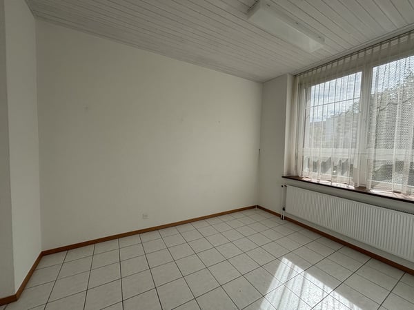 À LOUER – Local commercial / bureaux avec excellente situation à Tramelan 15