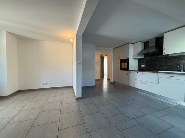 À louer – Spacieux appartement de 4 pièces rénové – Rue de France 16, Le Locle 1