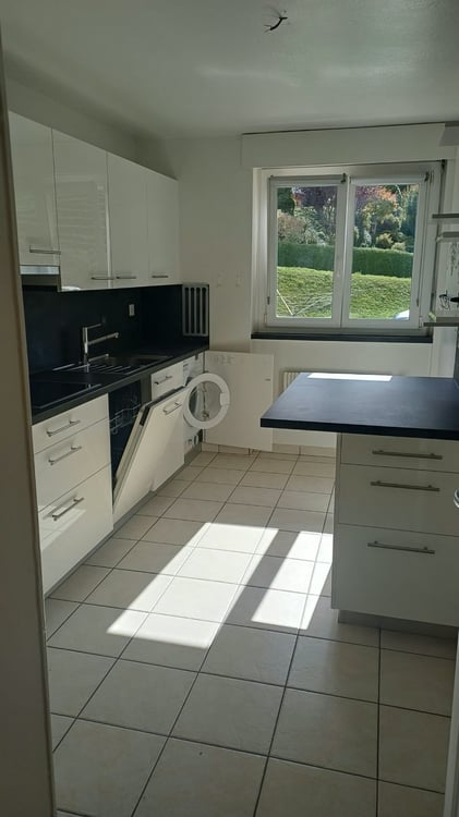 Lumineux appartement de 4 pièces avec balcon! 2