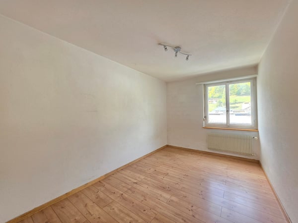 Helle 4.5-Zimmer-Wohnung mit Balkon und Aussicht in Thusis 11