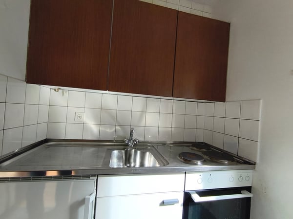 Grosse, helle 2 Zimmerwohnung perfekt für Singles! 2