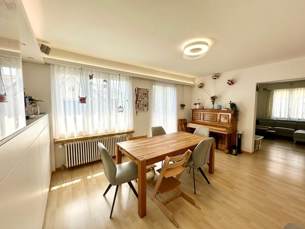 Stilvolle 4-Zimmer-Altbauwohnung mit Balkon in Zürich-Oerlikon 3