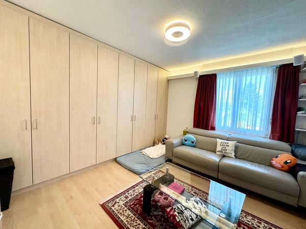 Stilvolle 4-Zimmer-Altbauwohnung mit Balkon in Zürich-Oerlikon 7