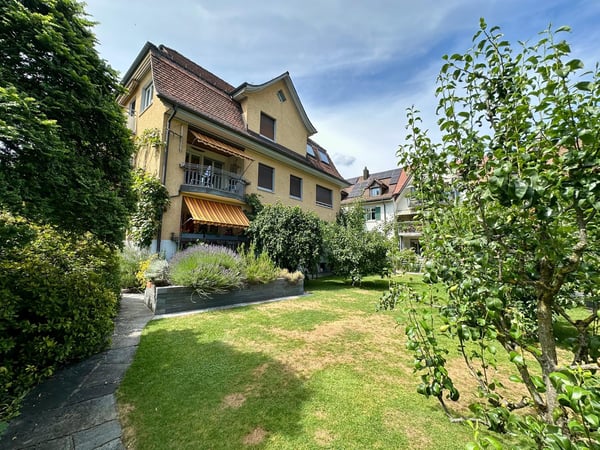 Stilvolle 4-Zimmer-Altbauwohnung mit Balkon in Zürich-Oerlikon 2