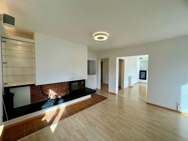 4 Zimmer, Cheminée und Balkon – entspannt wohnen in Oerlikon 5