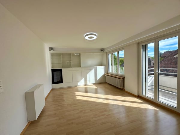 4 Zimmer, Cheminée und Balkon – entspannt wohnen in Oerlikon 3