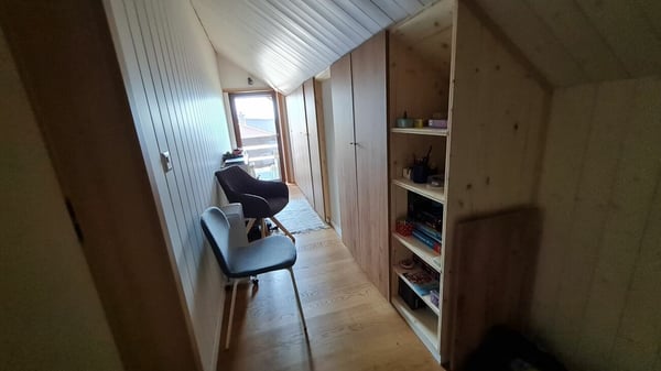 Möblierte 2.5-Zi. Wohnung in Amden: Traum-Bergblick, eigener E-Parkplatz & grosser Estrich (fester Zweitwohnsitz) 9