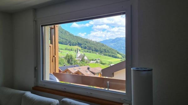 Möblierte 2.5-Zi. Wohnung in Amden: Traum-Bergblick, eigener E-Parkplatz & grosser Estrich (fester Zweitwohnsitz) 3