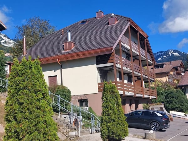 Möblierte 2.5-Zi. Wohnung in Amden: Traum-Bergblick, eigener E-Parkplatz & grosser Estrich (fester Zweitwohnsitz) 10