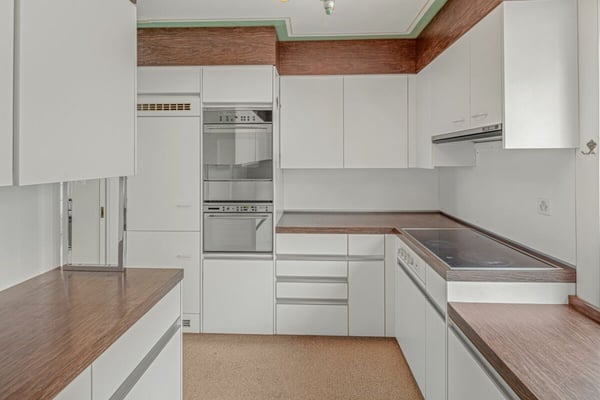 Weitblick über Rhein, Reben und Stadt 8