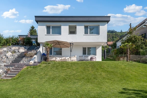 Modernes Einfamilienhaus mit Gartenparadies 2