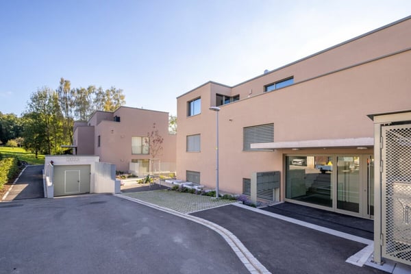 Garagenparkplatz in modernem Neubau in Obfelden 1