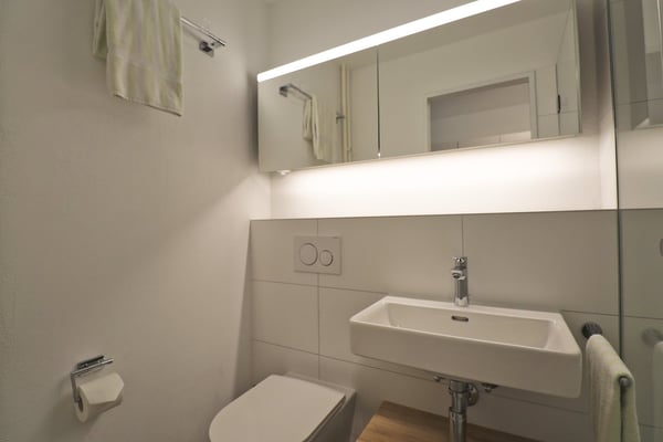 Exklusive möblierte Apartments mit eigenem Badezimmer und Kochzeile an Toplage 10