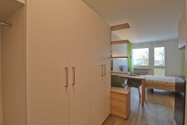 Exklusive möblierte Apartments mit eigenem Badezimmer und Kochzeile an Toplage 8