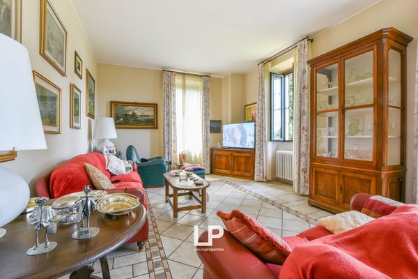 Villa in Lisanza 15