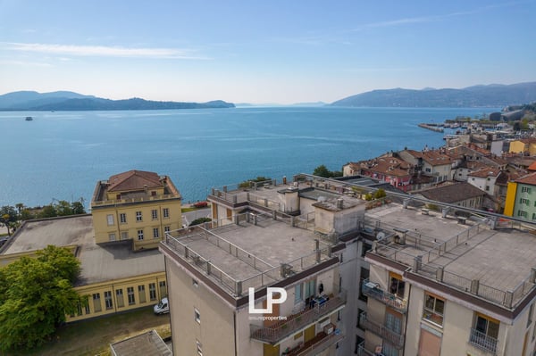 Luxuriöses Penthouse mit Seeblick in Intra 3