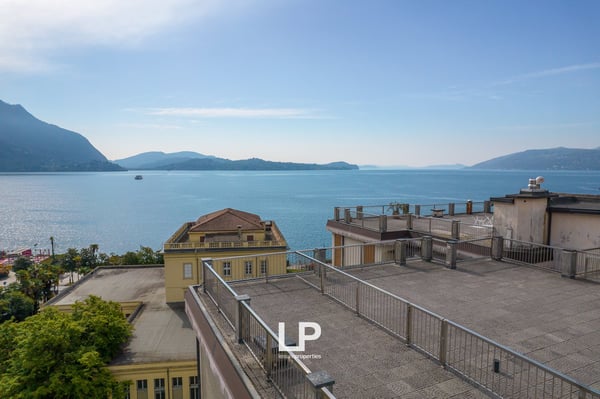 Luxuriöses Penthouse mit Seeblick in Intra 8