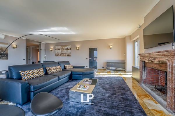 Luxuriöses Penthouse mit Seeblick in Intra 20