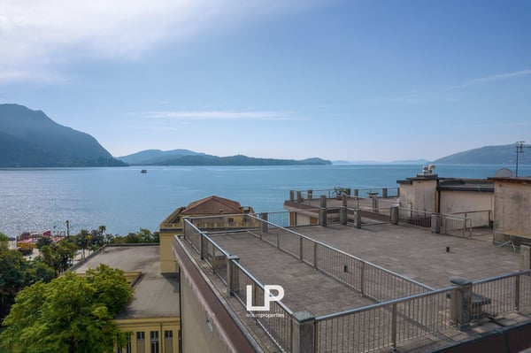 Luxuriöses Penthouse mit Seeblick in Intra 5