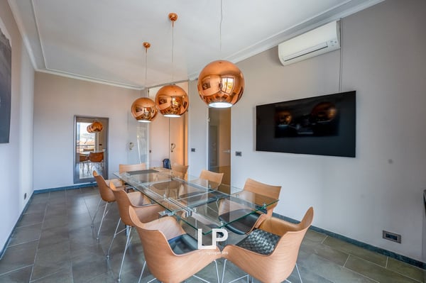 Luxuriöses Penthouse mit Seeblick in Intra 27