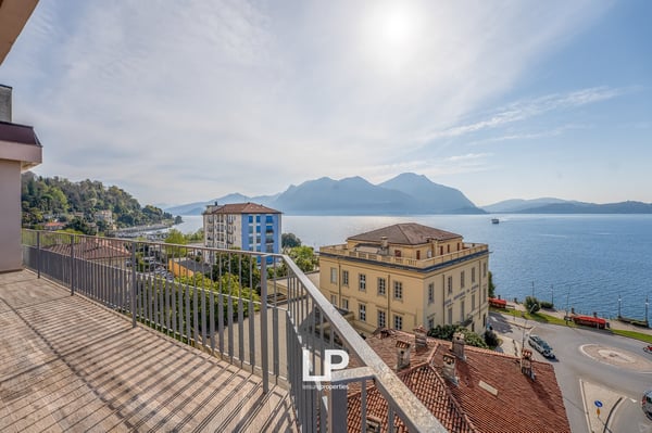 Luxuriöses Penthouse mit Seeblick in Intra 14