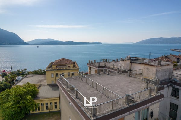 Luxuriöses Penthouse mit Seeblick in Intra 4