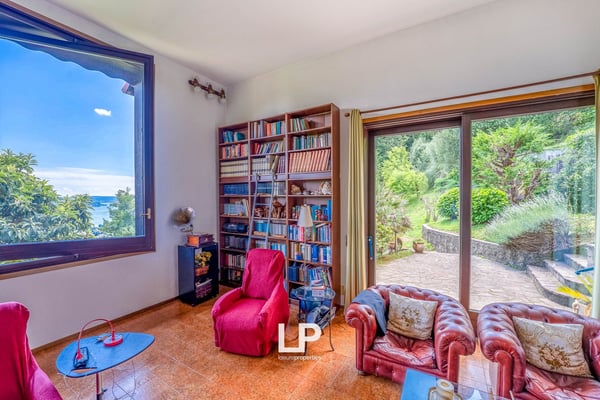 Villa Lesa 19
