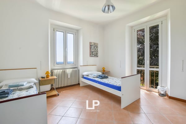 Villa in Sant'Ambrogio 33