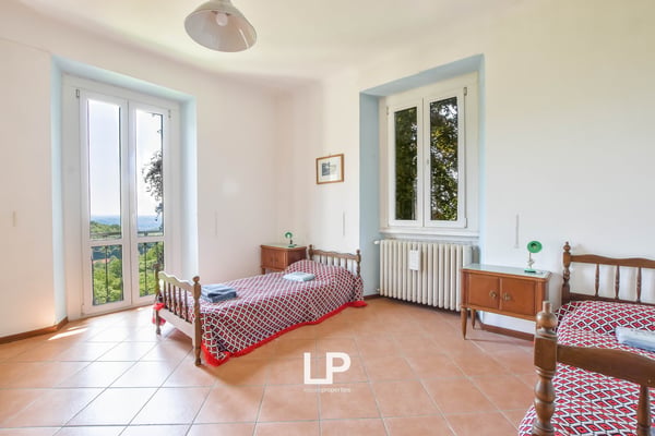 Villa in Sant'Ambrogio 32