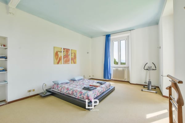Villa in Sant'Ambrogio 28