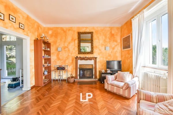 Villa in Sant'Ambrogio 12