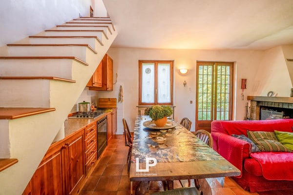 Freistehendes Anwesen mit Seeblick, umgeben von viel Grün in Massino Visconti 23