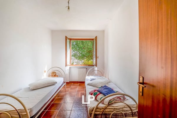 Freistehendes Anwesen mit Seeblick, umgeben von viel Grün in Massino Visconti 17