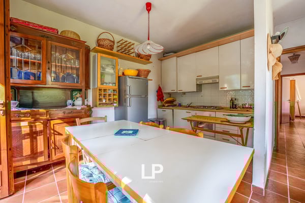 Freistehendes Anwesen mit Seeblick, umgeben von viel Grün in Massino Visconti 14