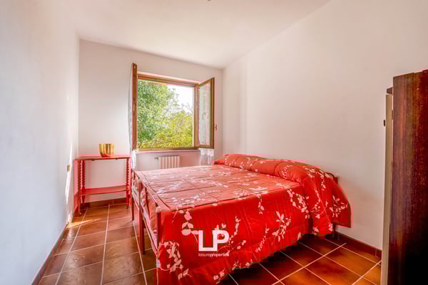 Freistehendes Anwesen mit Seeblick, umgeben von viel Grün in Massino Visconti 16