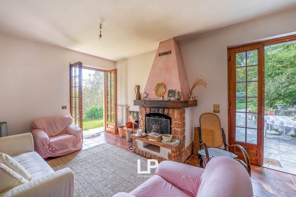 Freistehendes Anwesen mit Seeblick, umgeben von viel Grün in Massino Visconti 15